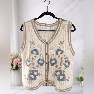 AnnieWear Cream and Blue Floral Knit Button-Front Sweater Vest